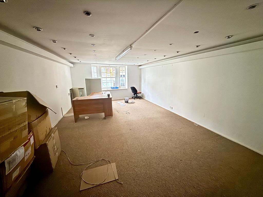 Lot: 36 - VACANT UPPER PARTS WITH POTENTIAL FOR CONVERSION - First floor room to front